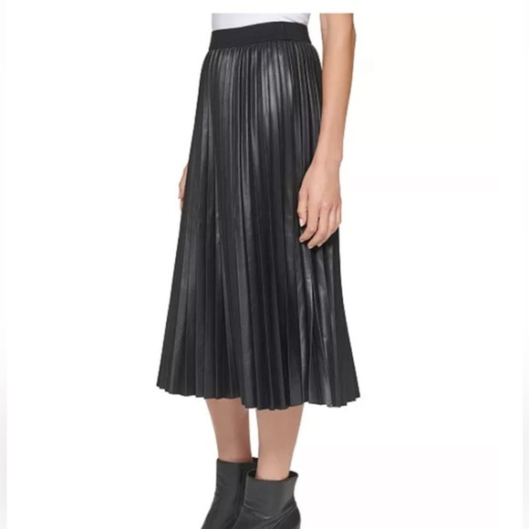 Calvin Klein cafe ole tan Faux Leather Pleated circular swing Skirt size small - Picture 7 of 8